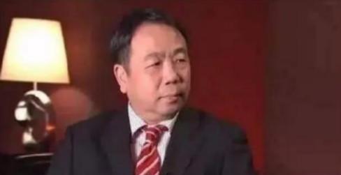 “出生在中国，我感到无比耻辱！”“钓鱼岛是日本的，中国应该立刻放弃对钓鱼岛的争夺