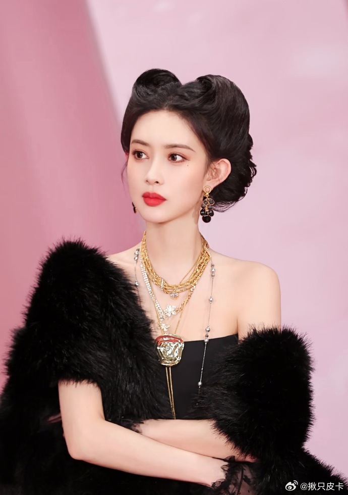 一些女明星的猫猫头造型…陈都灵、周也、孟子义、白鹿、虞书欣、赵露思、娜扎、迪丽