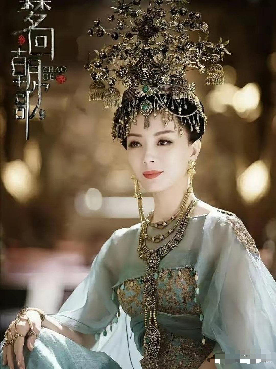 这衣服头饰是认真的？