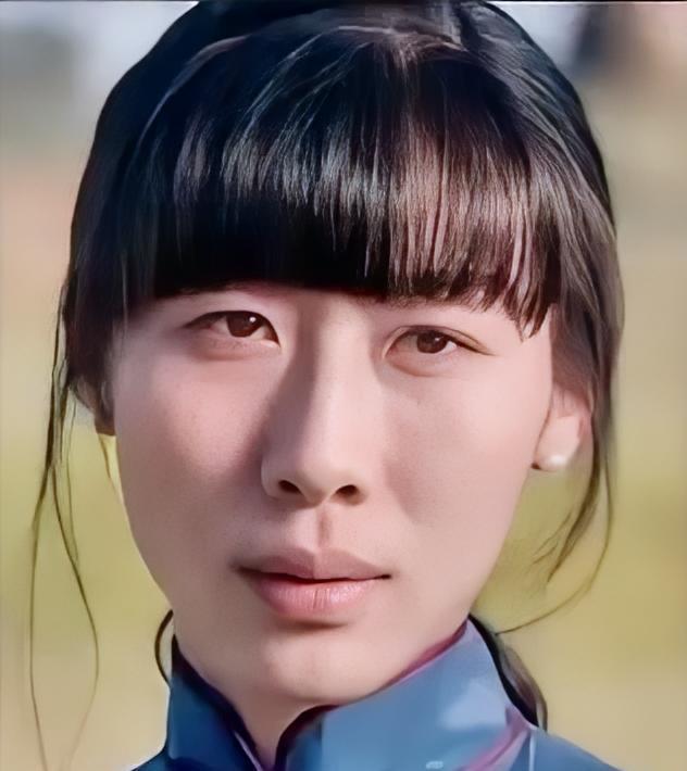 真搞不懂任素汐！长相普通，却凭啥能把王菲都比下去？她不算惊艳型美女，放在娱