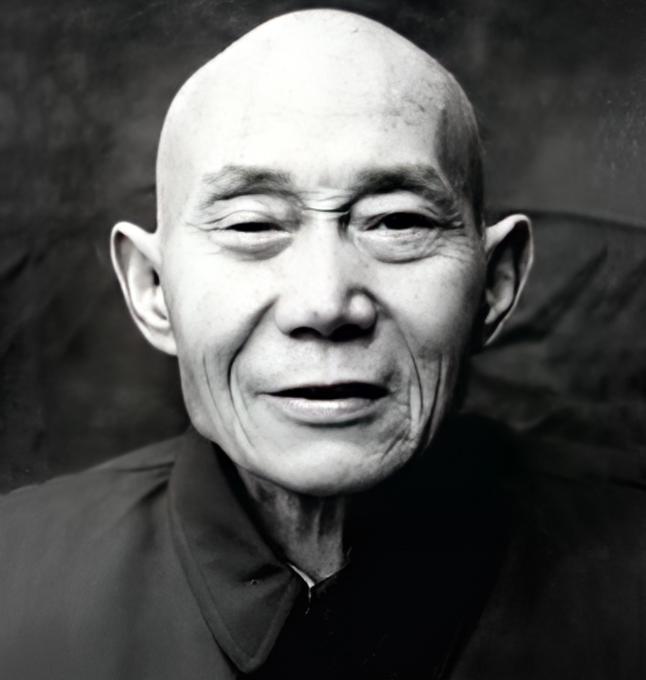 1940年5月，一名地下党投靠了日军，见到日军队长后，突拿出手枪，先击毙卫兵和一