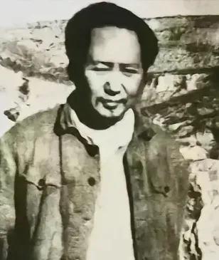 毛主席：“在战略上我们要藐视一切敌人，在战术上我们要重视一切敌人。”