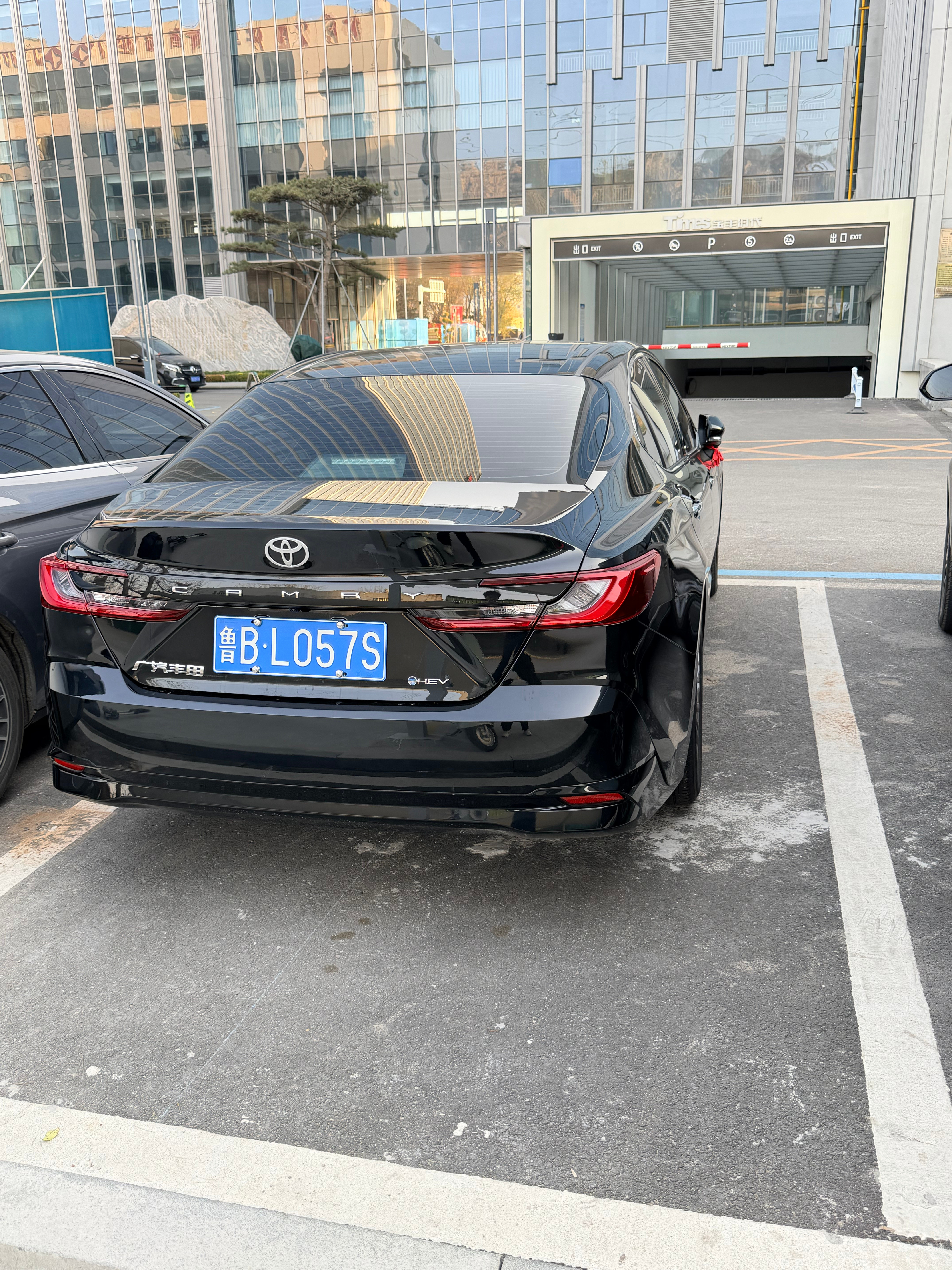 最痛恨的就是这种人，车位小也就算了，主要你还不好好停车🅿️我和汽车的日常