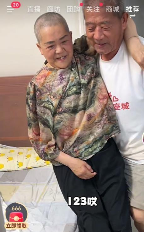 这才算彻底看光景了。天赐爸爸6月1号那天更新了视频，还是老两口同框，73岁的田新