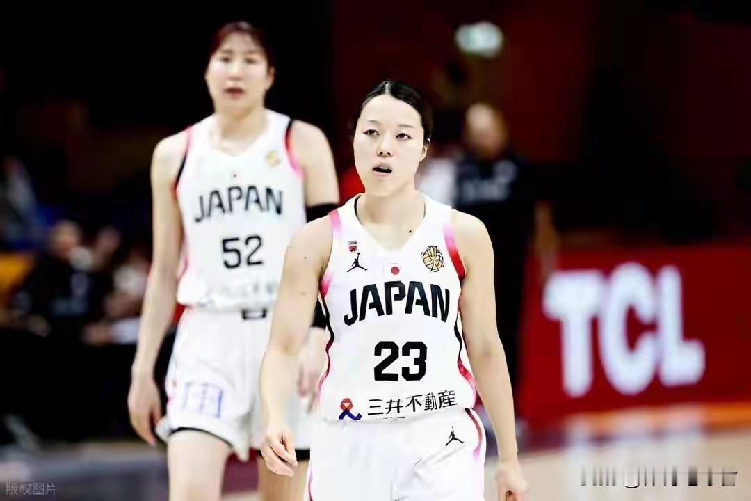 日本女篮情绪崩溃！对阵匈牙利女篮前，日本女篮一度被认为有望拿下比赛，毕竟两队排