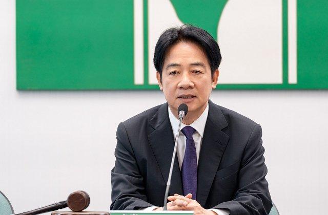 赖清德30日在民进党中常会不顾王世坚独排众议，呼吁8月23日第二波罢免案应撤回，