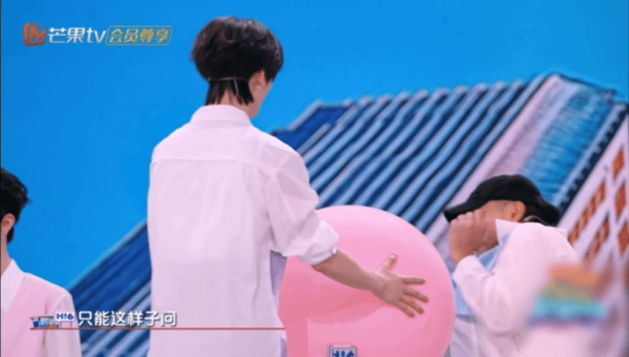 丁程鑫纯魔丸来的吧你好星期六丁程鑫纯魔丸实锤！hi6里调皮捣蛋没停过，游戏踩禁