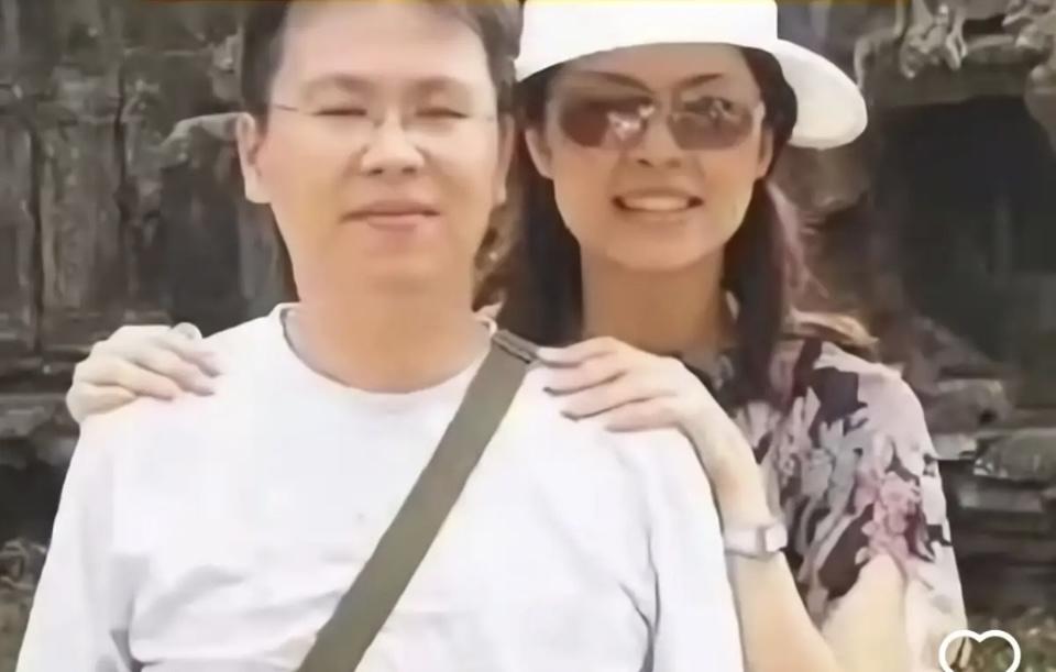查完郑丽文老公才懂，她在政坛敢拼敢冲的底气，全藏在这“神仙搭档”里！谁能想到