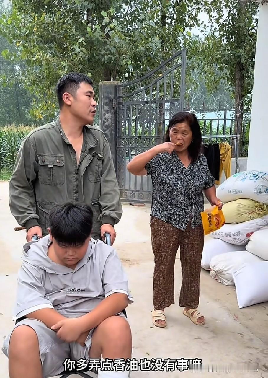 小故事！半熟他抱着一小捆芝麻来了半熟说那一大车芝麻卸完了。小依