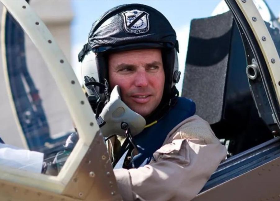 卑鄙无耻！被设局诱骗回国的中国外籍飞行员教官丹尼尔.杜根将引渡美国受审！路透