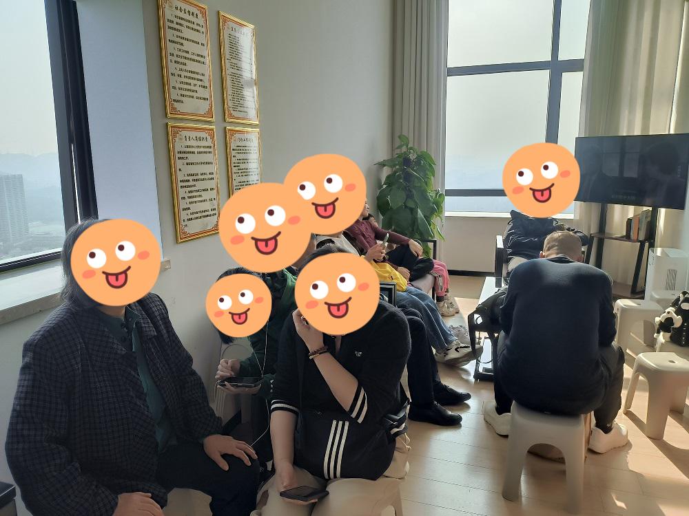 今天深圳门诊患者比较多，从早上八点到晚上九点半，除了中午吃饭上厕所，中间一分钟都