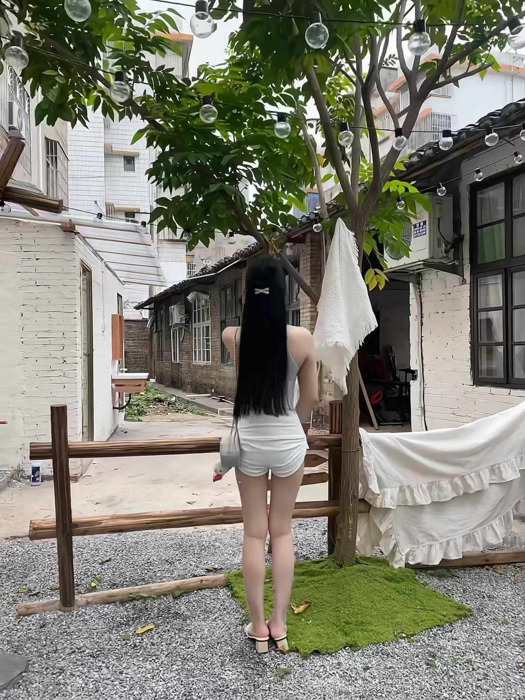 今天又穿蓝色玉林