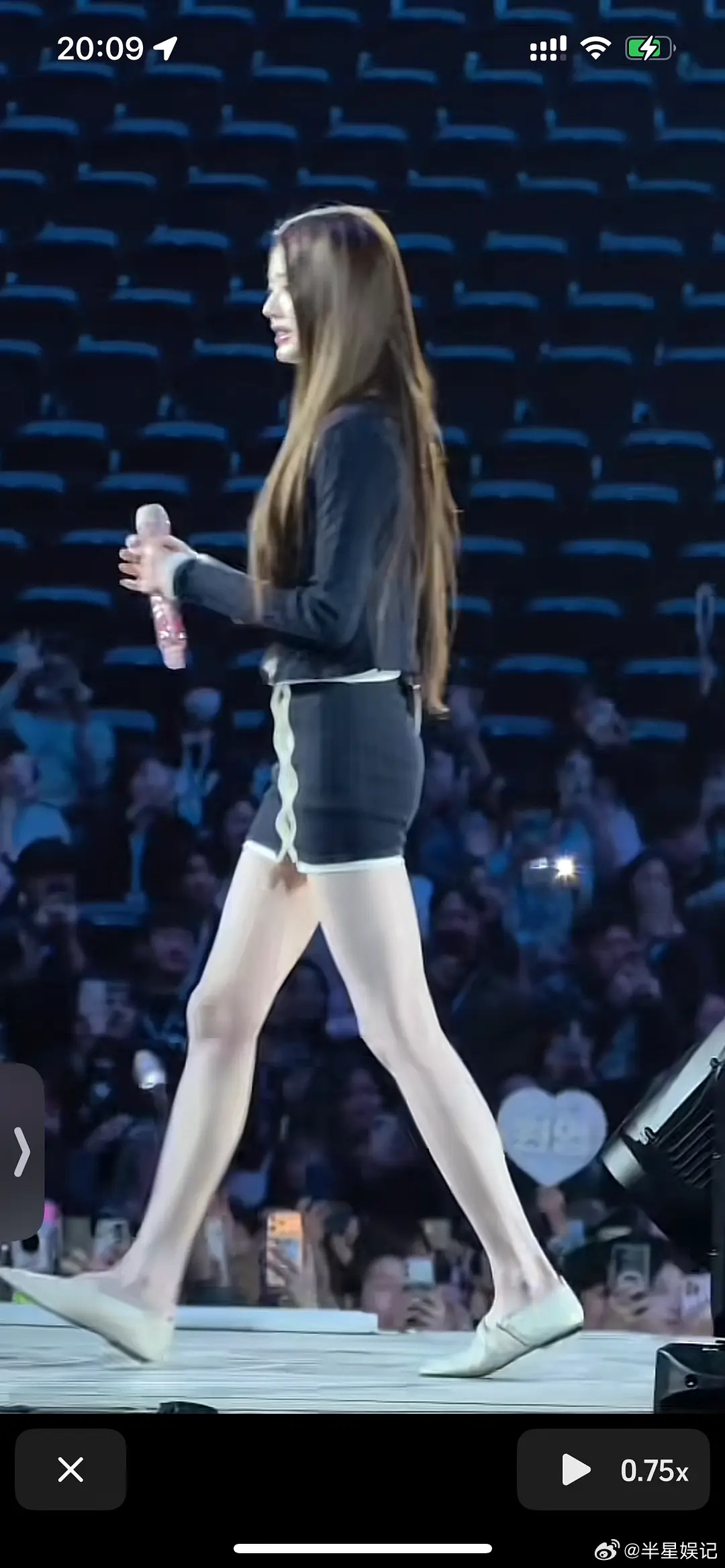 张元英这体态是真的好，这穿的都是平底鞋