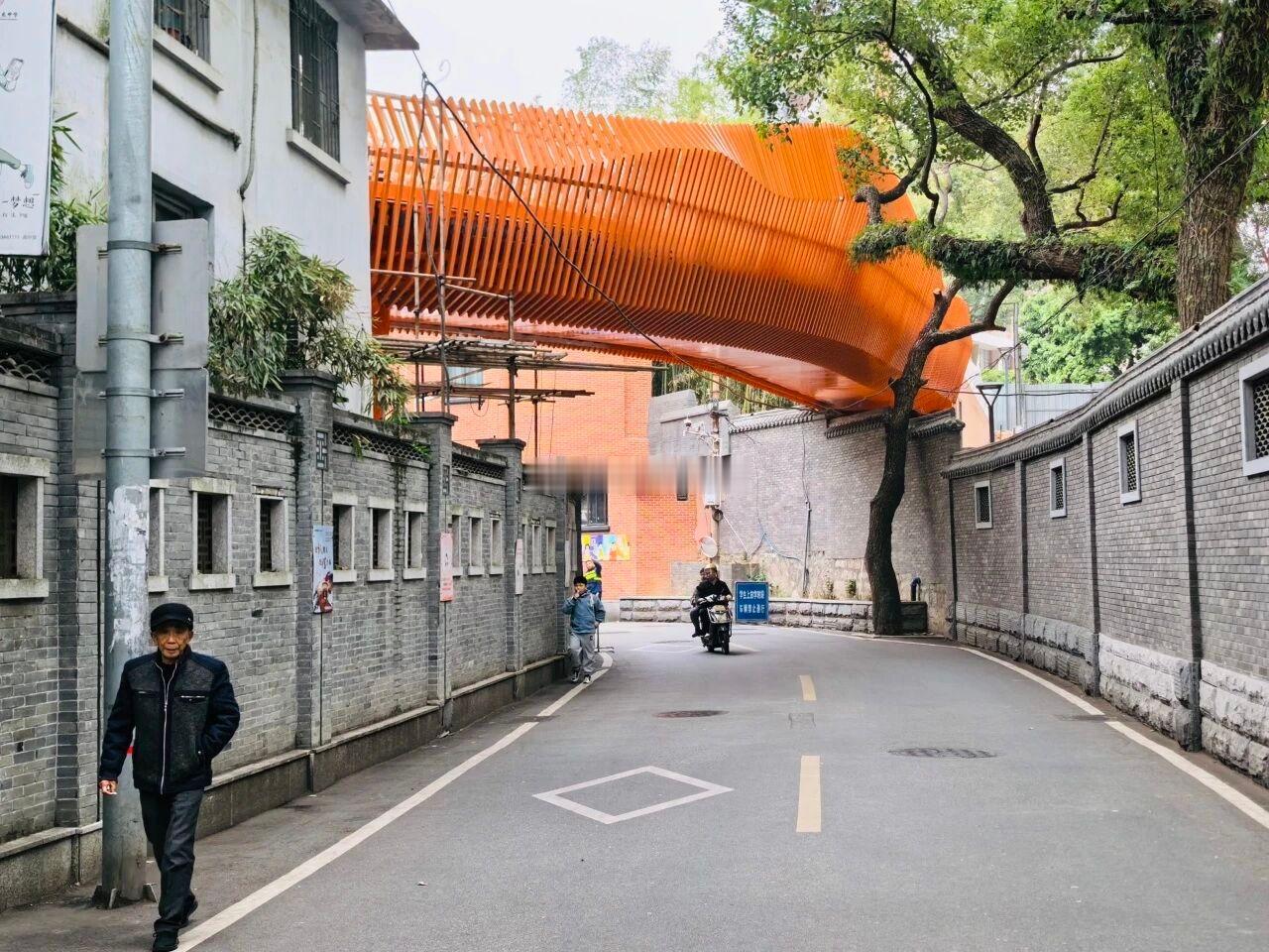 福建师范大学附属中学跨街天桥项目通过验收本项目位于福州市仓山区程埔路，连接福建师
