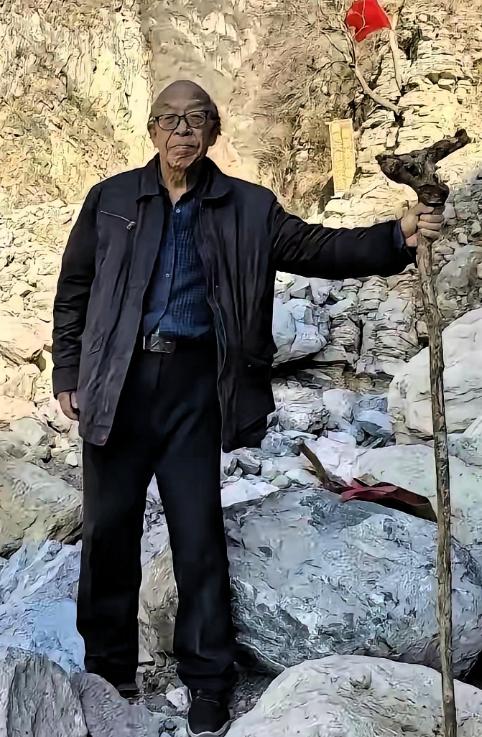 “太有毅力了！”河北，一位81岁的老人在退休后，为了打发时间，他不跳广场舞，不刷