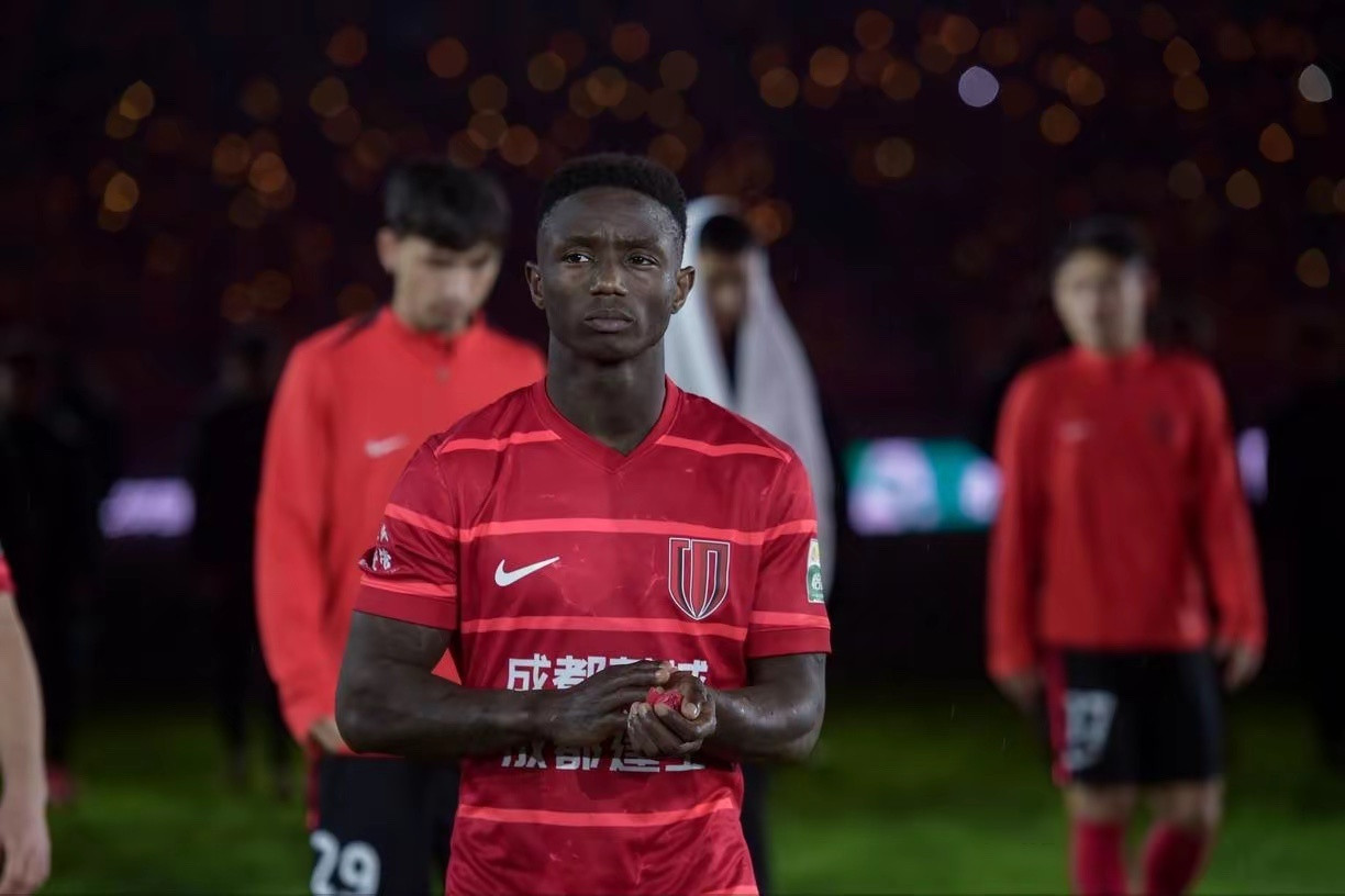 卡隆终究还是离开了成都蓉城，德转上那刺眼的“自由球员”标记，仿佛是他离队的无声宣