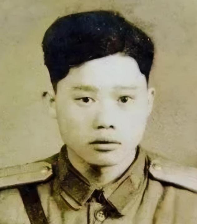 1951年1月28日，志愿军战士潘天炎因为生理需要去附近的草丛解决，却意外发现阵