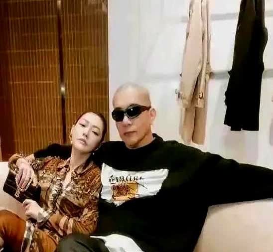 小S啊害人的鬼纪念最近听到个劲爆八卦，说是有人亲眼看见夜半三更从豪宅区闪