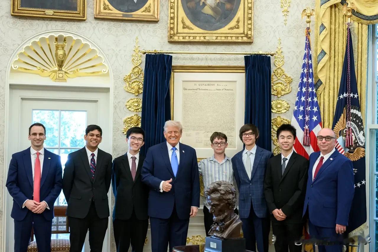 物理奥林匹克金牌选手被美国总统接见，这也是首次奥林匹克竞赛选手获得的殊荣，川