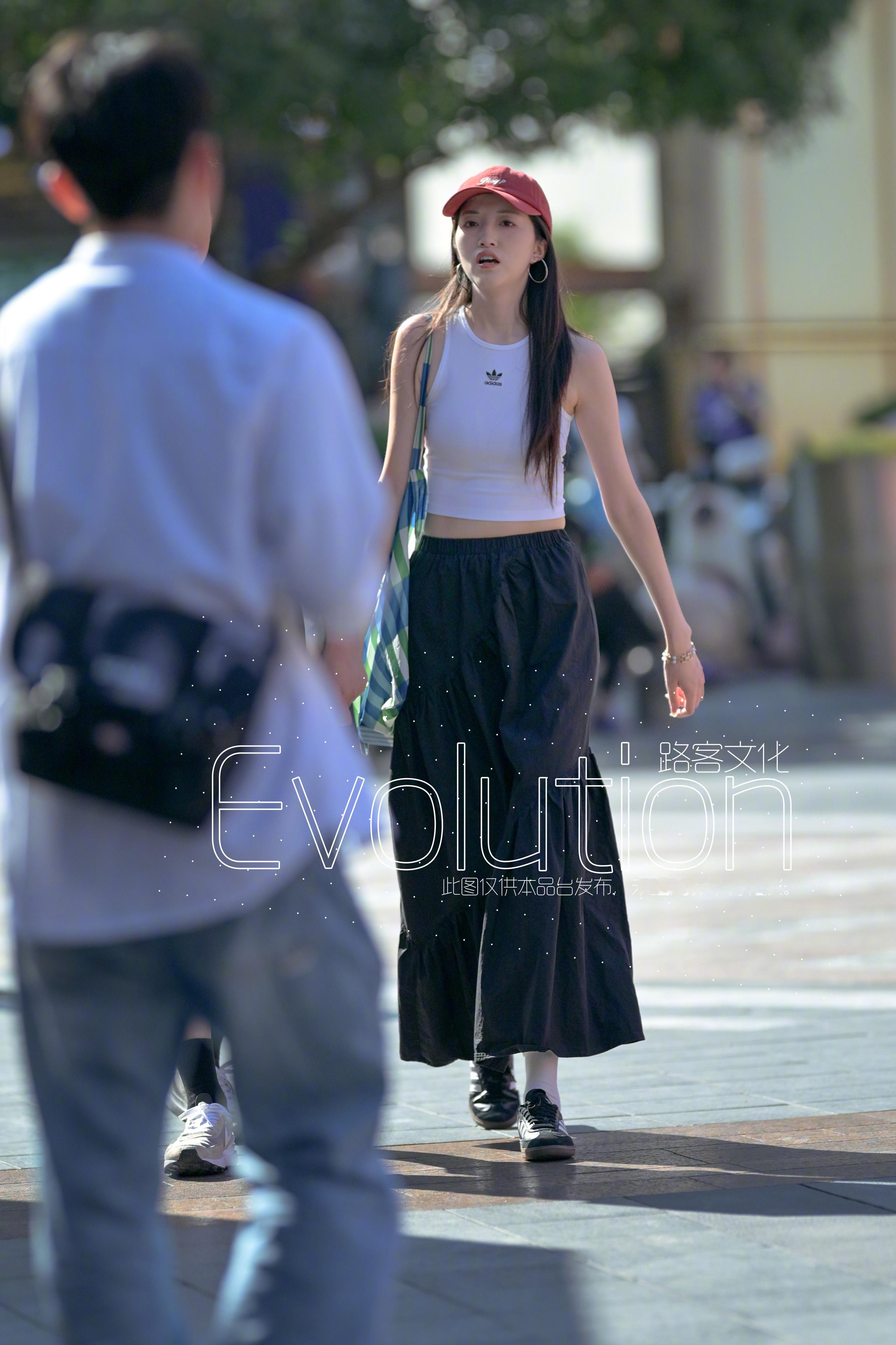 小姐姐好高哦！裙子的比例厉害了​​​