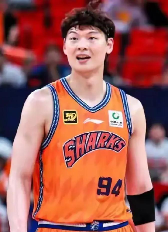 84-68，比分不高。但上海队这场赢的，不是一场普通比赛——他们把未来五年核心，