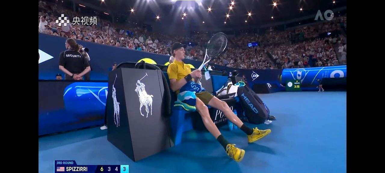 澳网40度高温，他抽筋倒地，差点当场退赛。你以为这是结束？不，这是意大利“