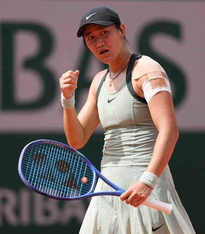 布雷西亚WTA125女单半决赛：【1】王曦雨6-2/6-2索博列娃王曦雨收获