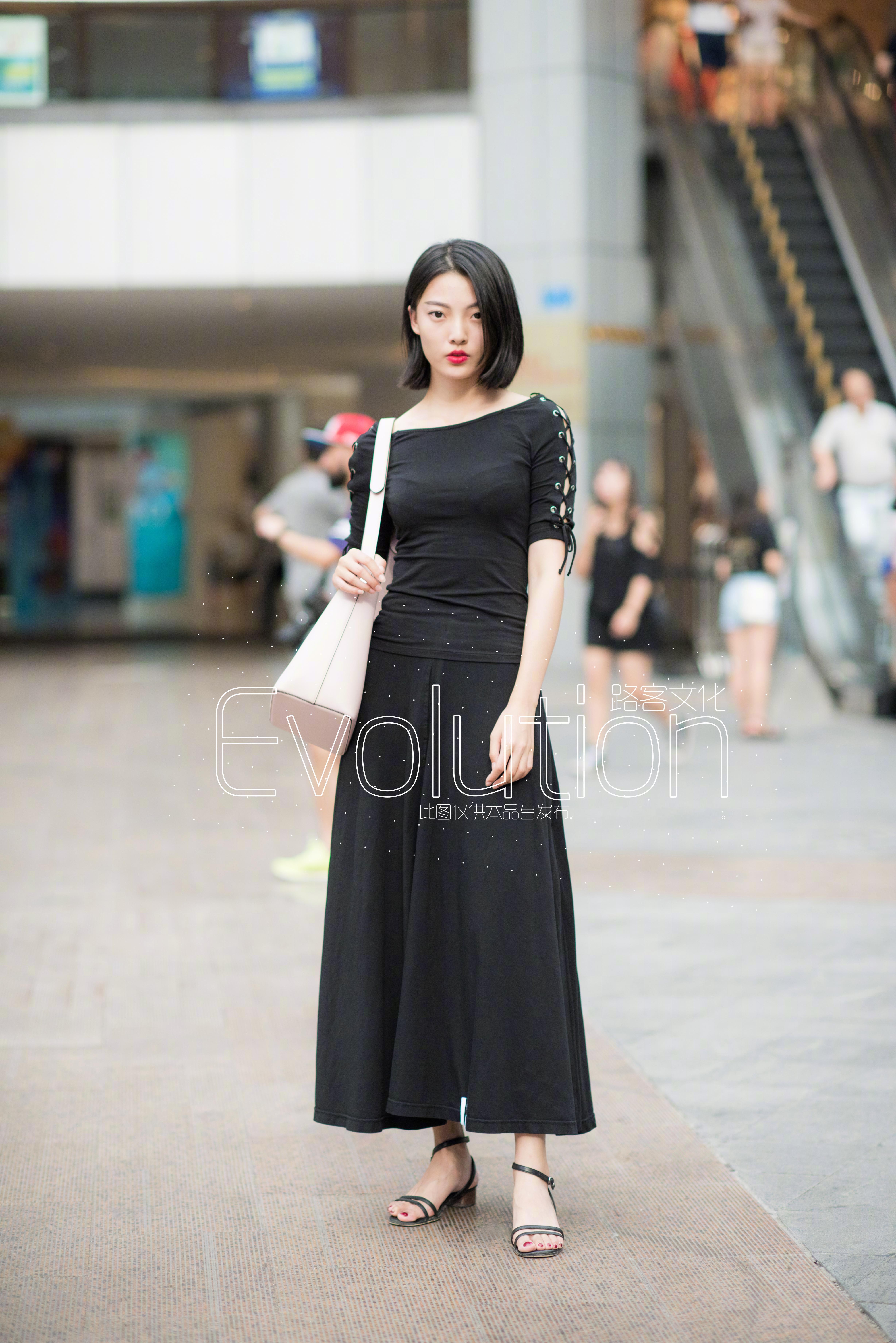 上个月还在公元前看到过这个小姐姐​​​