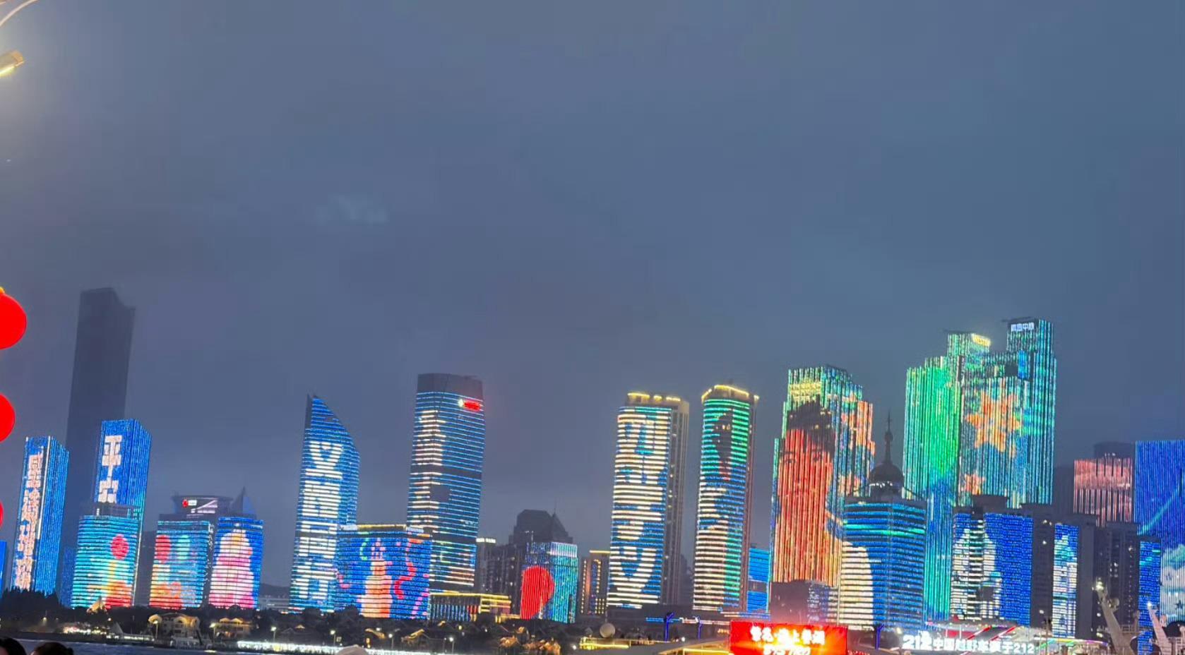 这个青岛53栋楼看着好壮观，明天投放动起来应该更好看吧