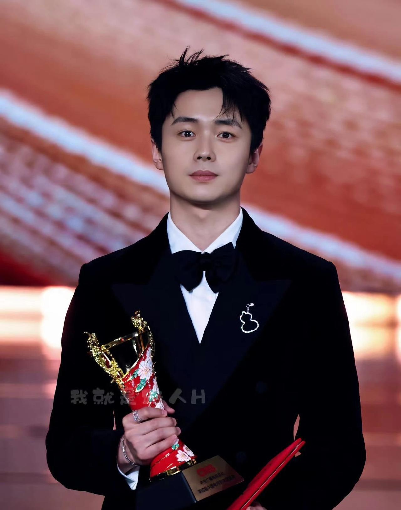 杨洋的男主播到最后，被骂得最惨的竟是男三号。你猜最惨的是谁？不是杨洋，是那个