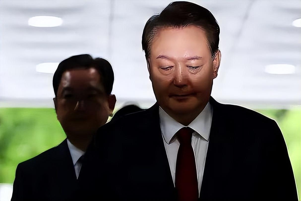 尹锡悦庭审笑了！金建希拒当污点证人，夫妻零交流却胜万语千言韩国的司法与政治，从