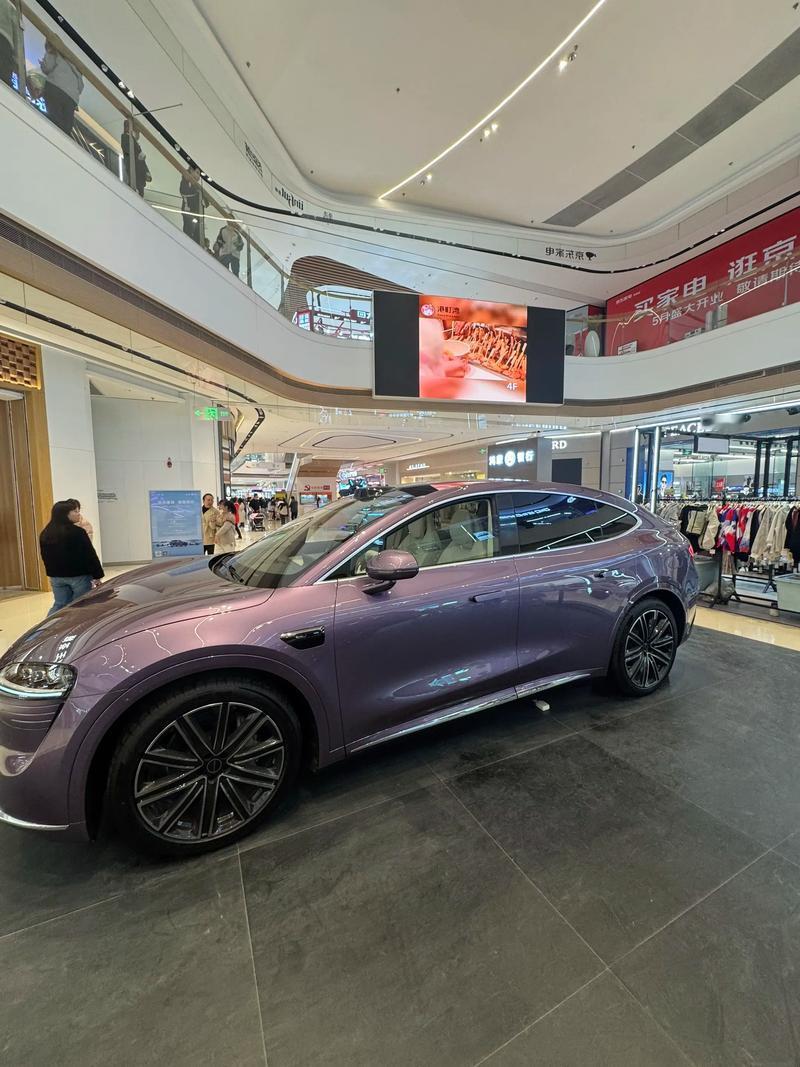 智界R7这波华为奇瑞联手激光雷达+城区智驾标配，泪眼大灯无框车门帅到炸极光绿配色