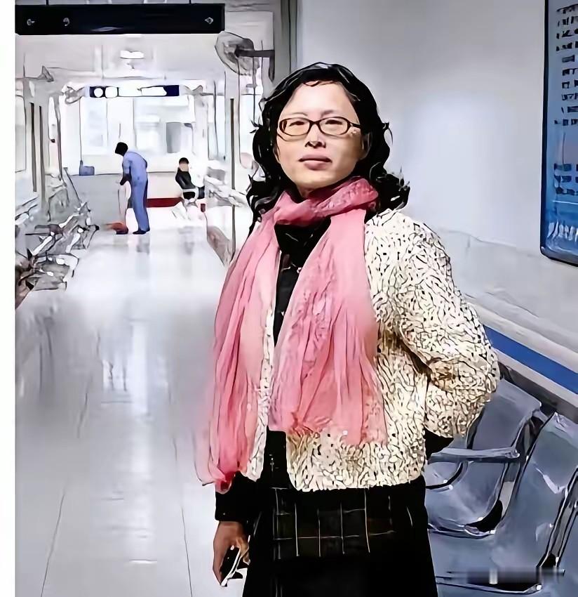 终于明白了！为啥前任院长不敢对兰越峰下手了，因为新来的院长上任之后就直接开除了她。兰越峰曾是四川绵阳