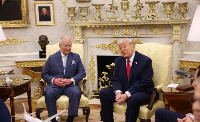 白宫国宴，正对美国国事访问的英国国王查尔斯三世，开特朗普的玩笑。这个玩笑，讲