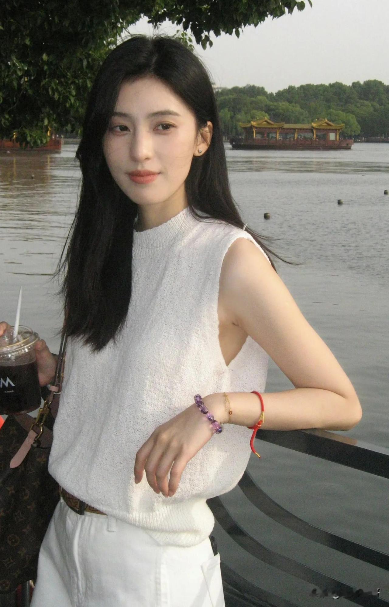 女神享受这一刻的宁静