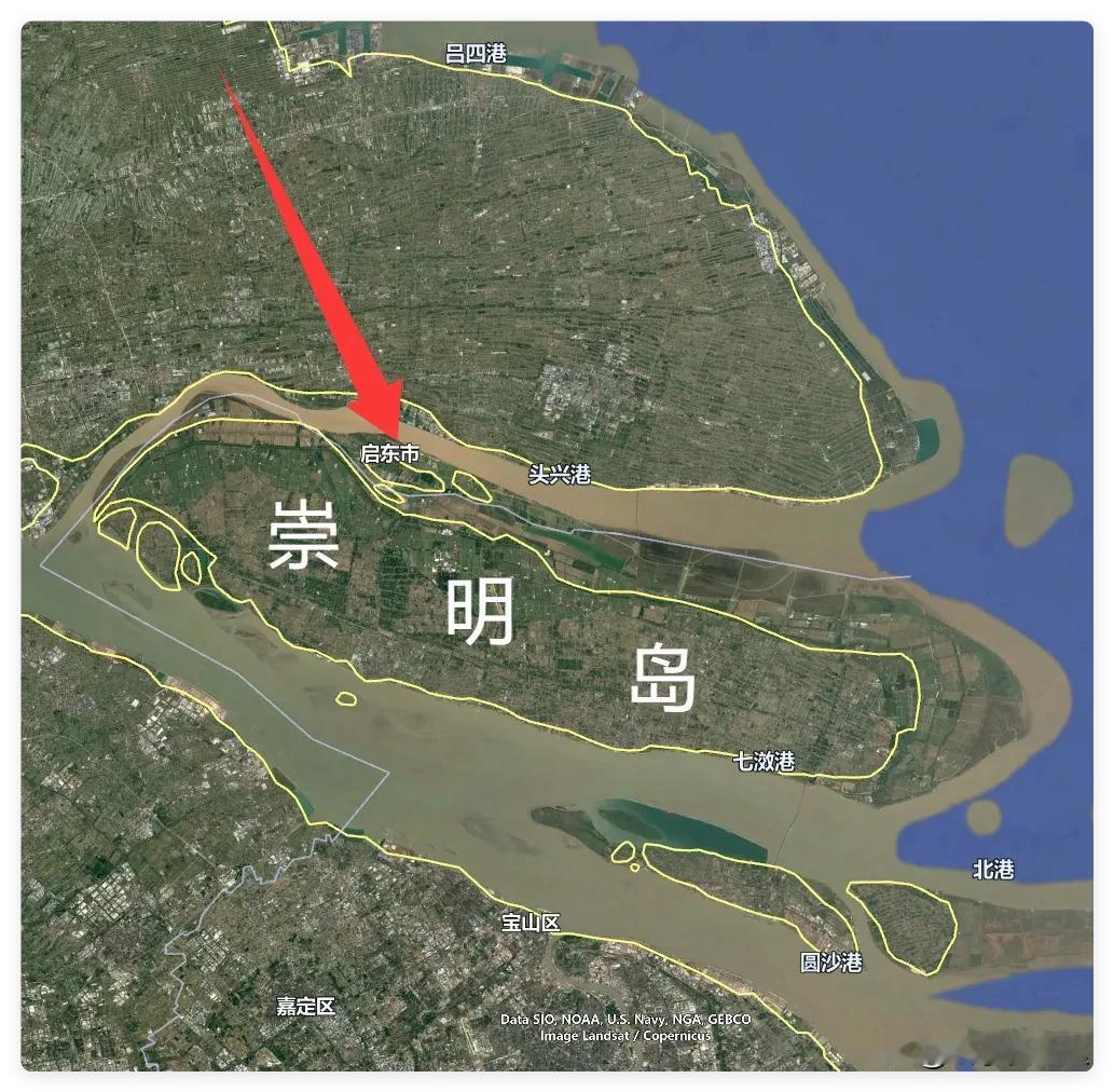 上海地盘上，为啥嵌着两块江苏的镇？你打开地图，把崇明岛放大，会看到一件特别拧巴
