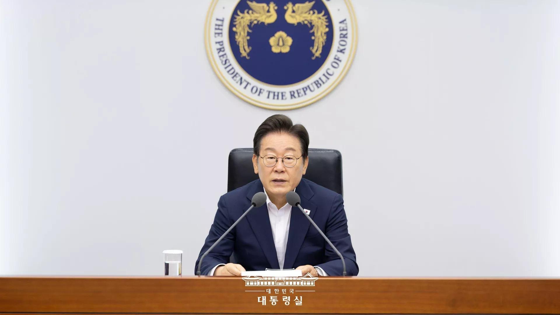 韩国总统李在明2日发文公开批评乌克兰单方面公开涉及朝鲜战俘信息，并要求乌方就此道歉。李在明指出，若乌