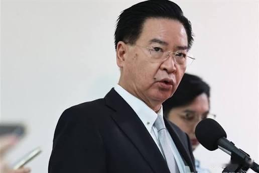 吴钊燮叫嚣：“台湾正建构无人机防止战争”台安全机构秘书长吴钊燮近日接受《日经