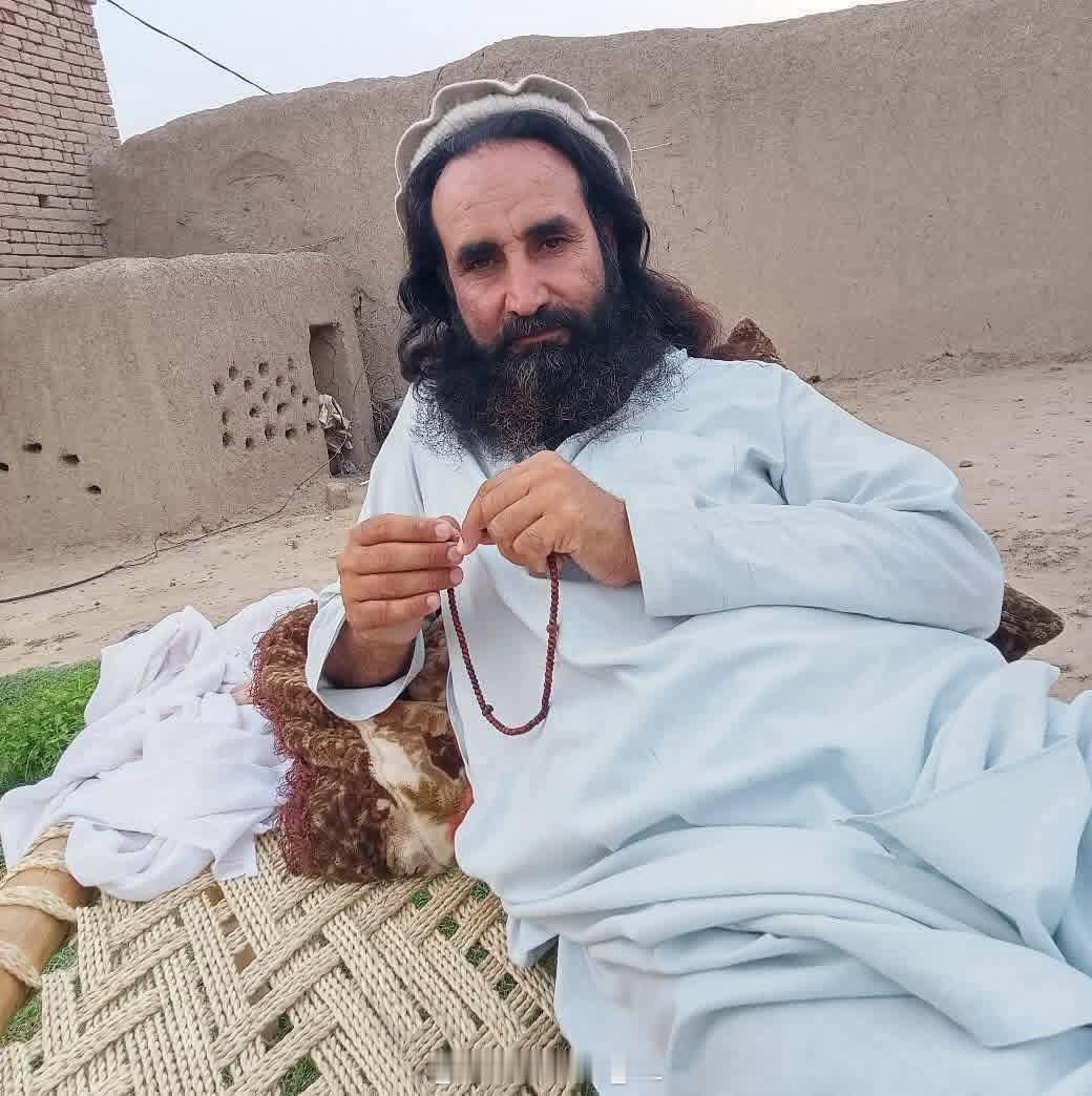 巴基斯坦开普省，一名投降巴政府后加入“和平委员会”的前巴基斯坦塔利班成员穆罕默德
