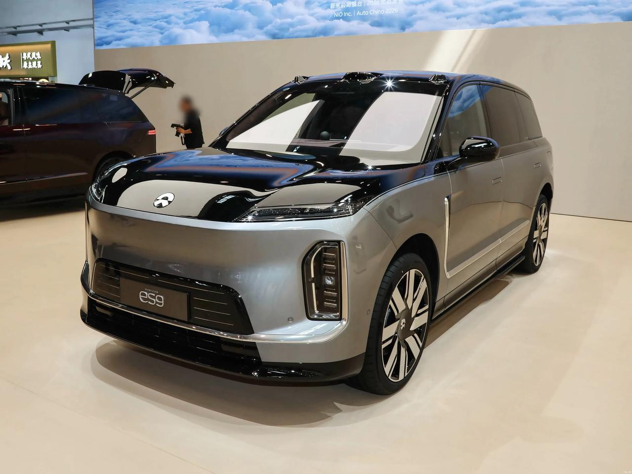 要价52.8万起，为什么蔚来ES9敢卖这么贵？车展挤进去一看，这底盘、这座椅太夸