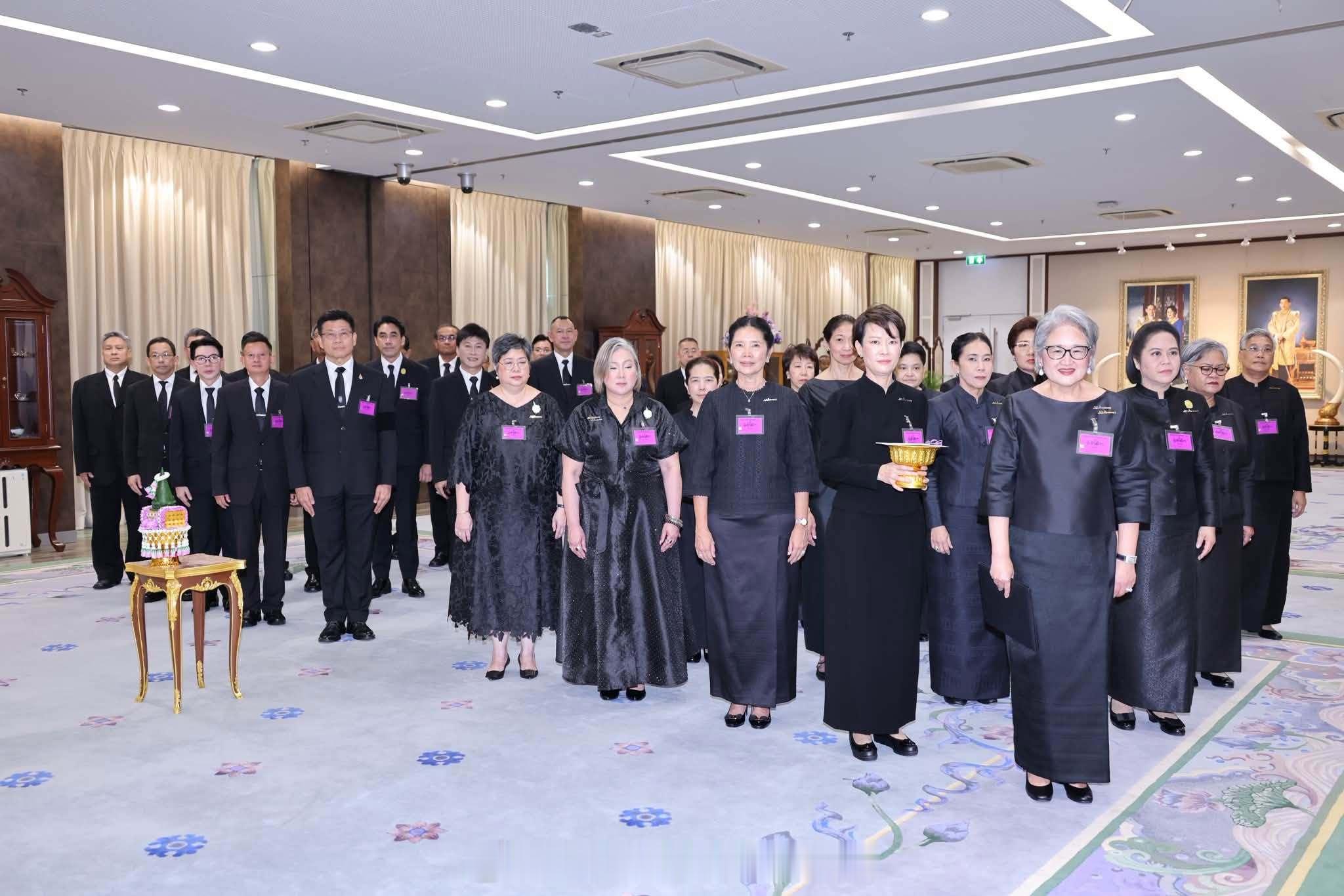 王室王室泰国王室诗琳通2026年6月19日，大婶接见吉拉达校友会的成员，这些校
