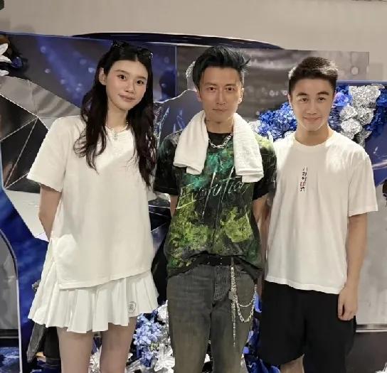 奚梦瑶谢霆锋，这真是没想到！今天8月11日凌晨零点，许久未露面的奚梦瑶突然在