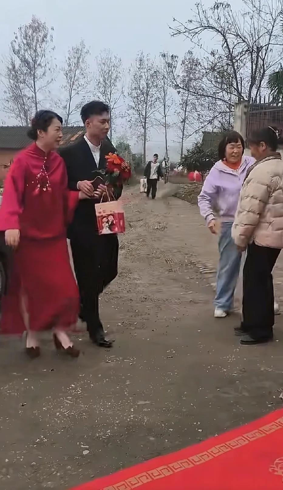 刷到的视频，想到了那句话，幸福是自己争取的，管别人怎么说！只要两个人恩恩爱爱，在