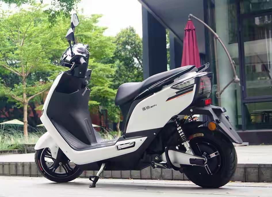 说句实在话，今年真别盯着那个“石墨烯”电池换了。家里有电动车的，这条你最好看完，