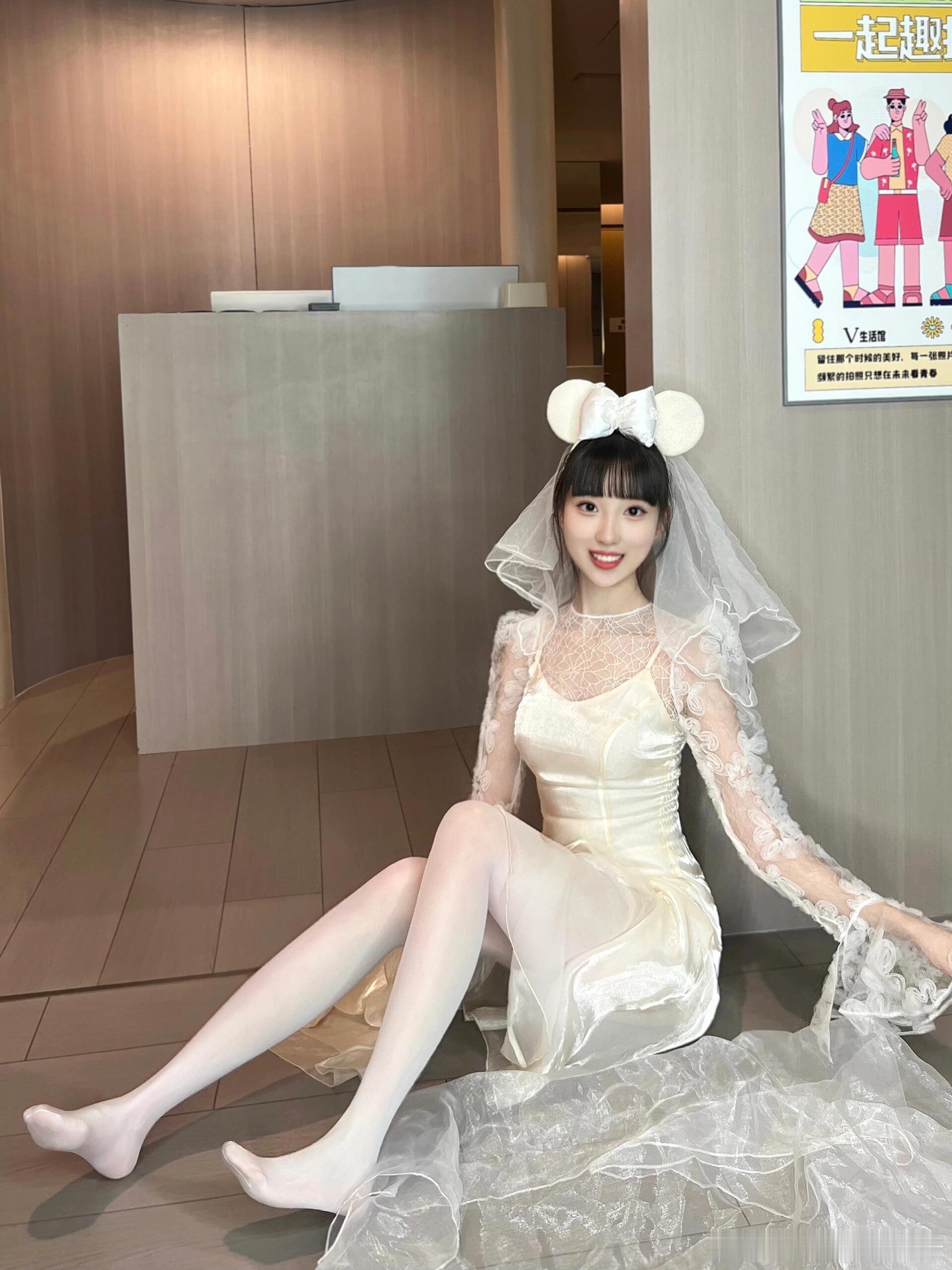 白色丝袜搭配婚纱，洁白的美~​​​