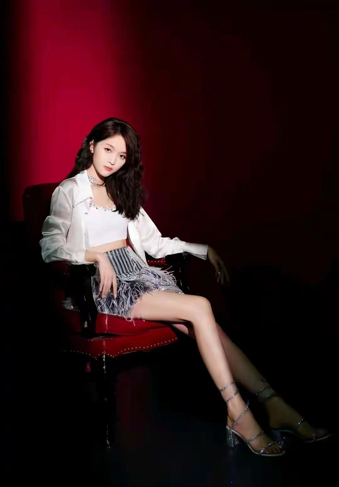 吴宣仪春节与智己从容出行