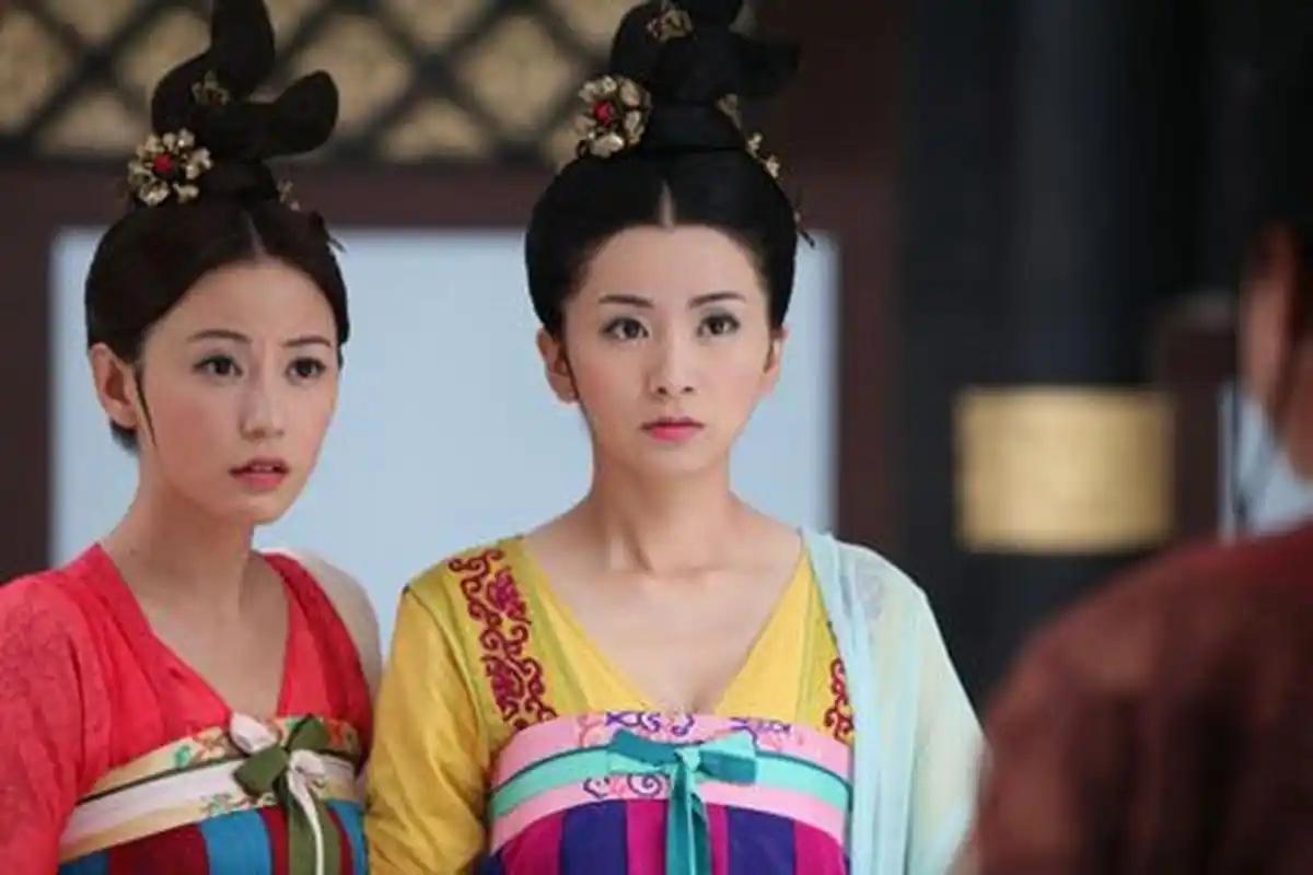 两位公主困在掖庭十六年，直到太子李弘偶然撞见，才有人开口替她们请婚。武则天的回应