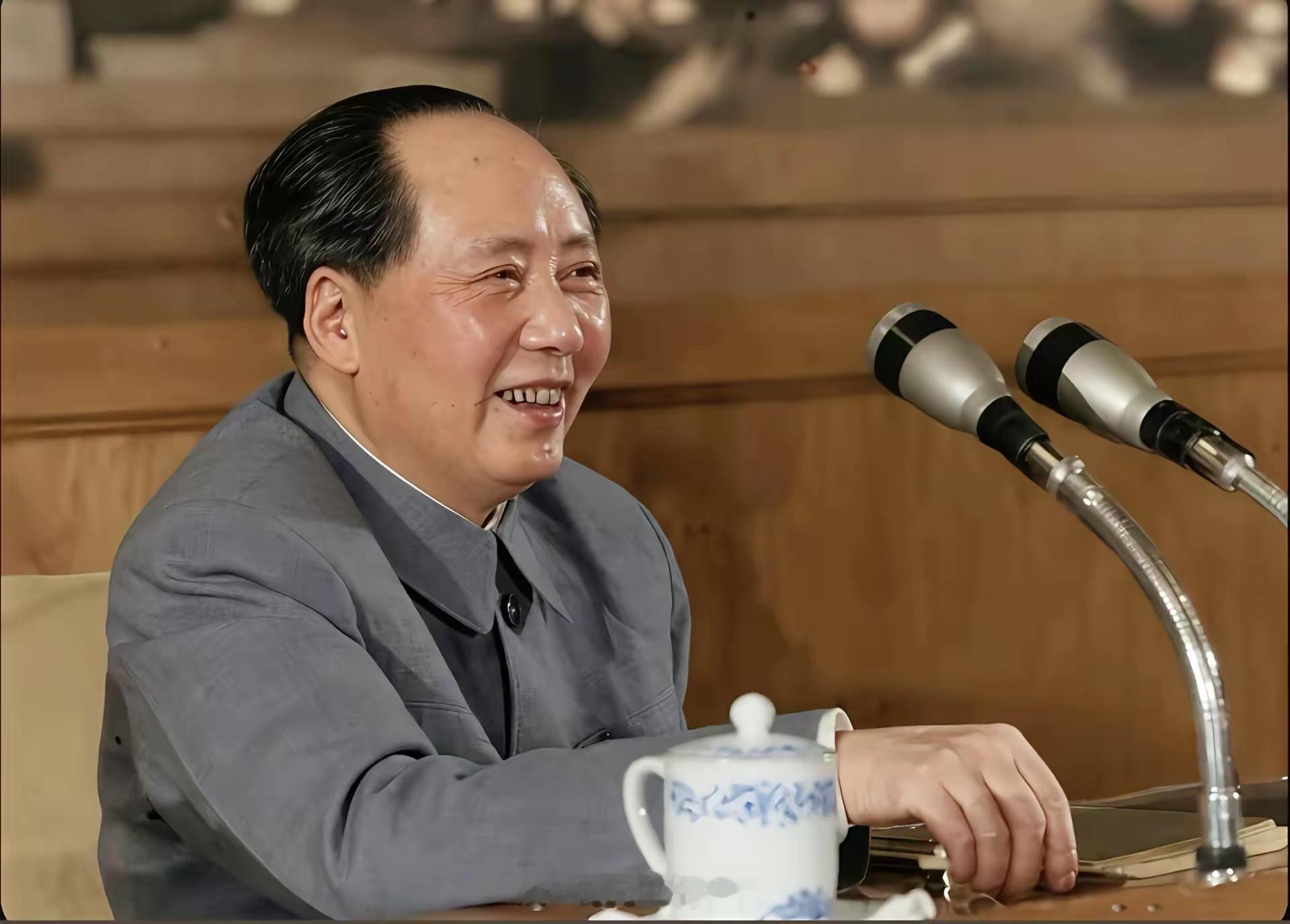 毛主席是我心中永不褪色的精神旗帜，我将学习他的思想与崇高风范，以此激励...