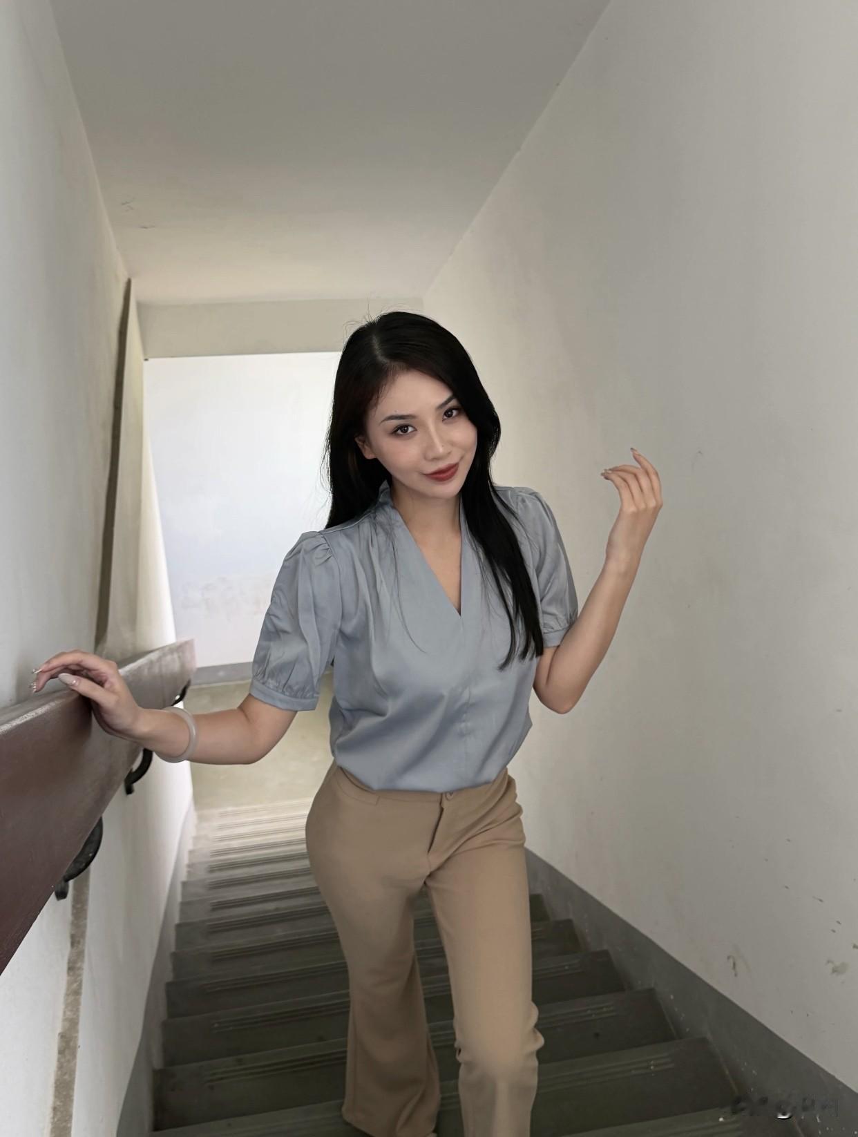 女人上班一定要穿高跟鞋吗？从健康角度看，长期穿高跟鞋可能损害脚部。