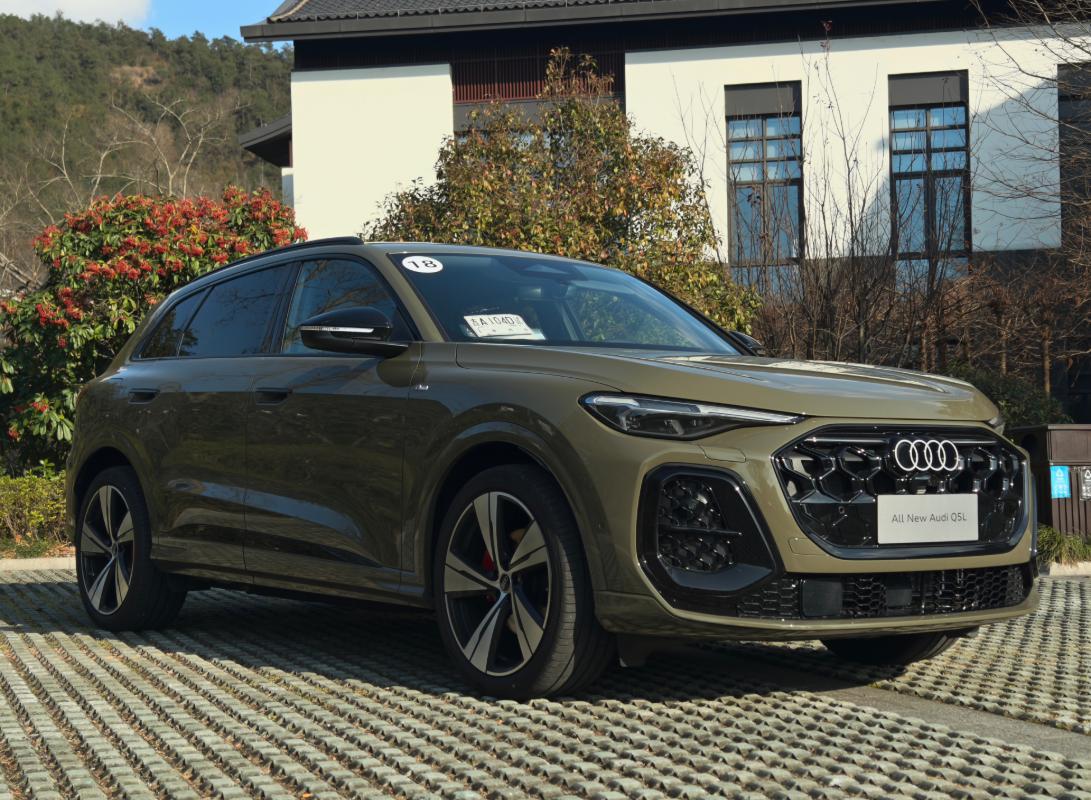 全新奥迪Q5L值不值得买？核心优势与选购指南在豪华中型SUV这个圈子里，全新奥